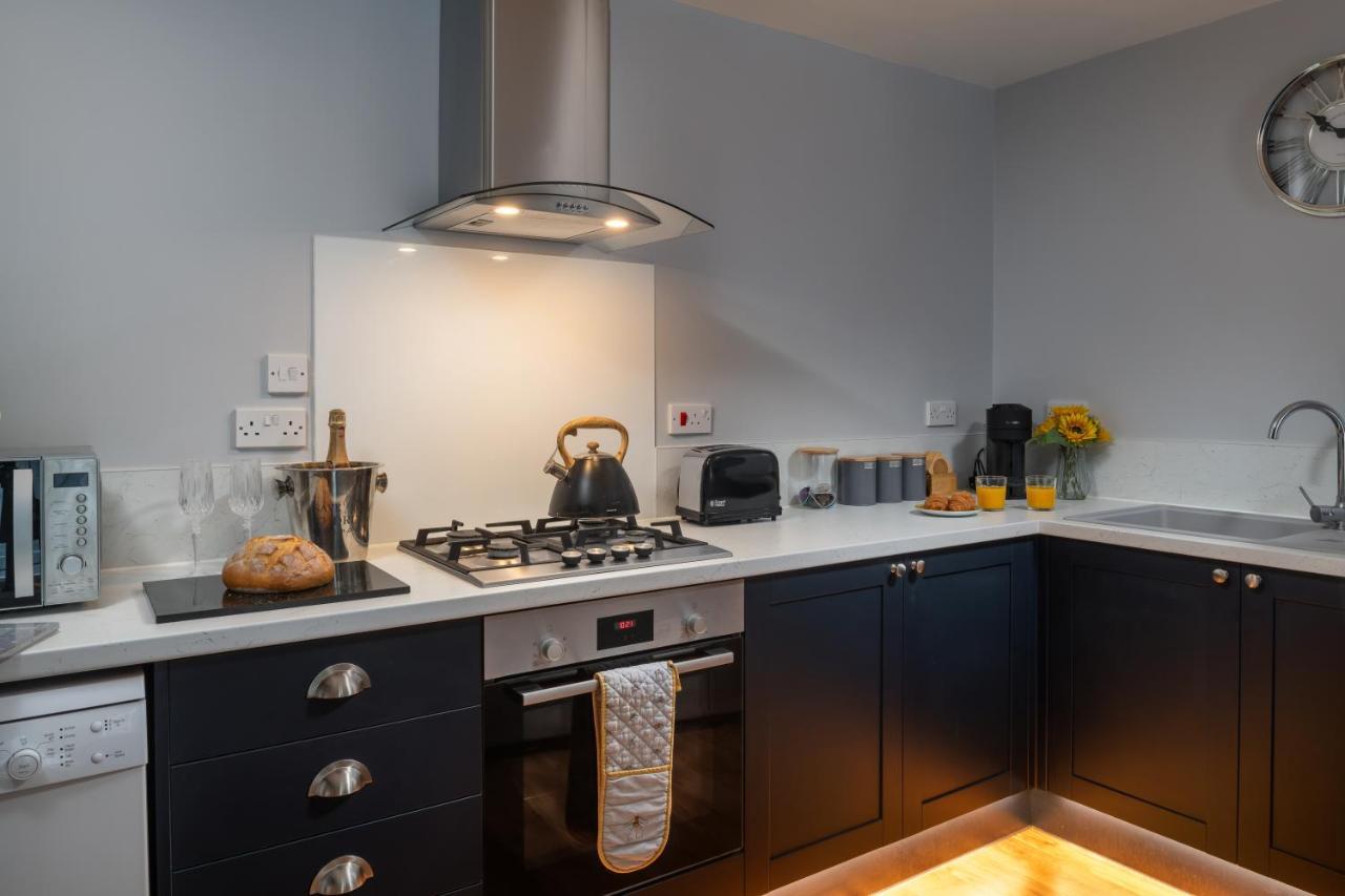 The Coachhouse - Cottage With Private Hot Tub Colwyn Bay Exterior foto