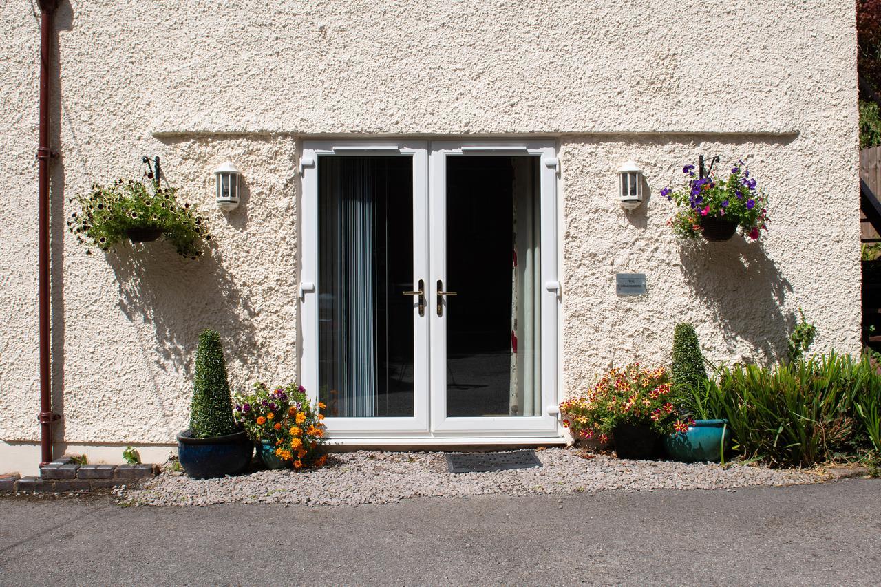 The Coachhouse - Cottage With Private Hot Tub Colwyn Bay Exterior foto
